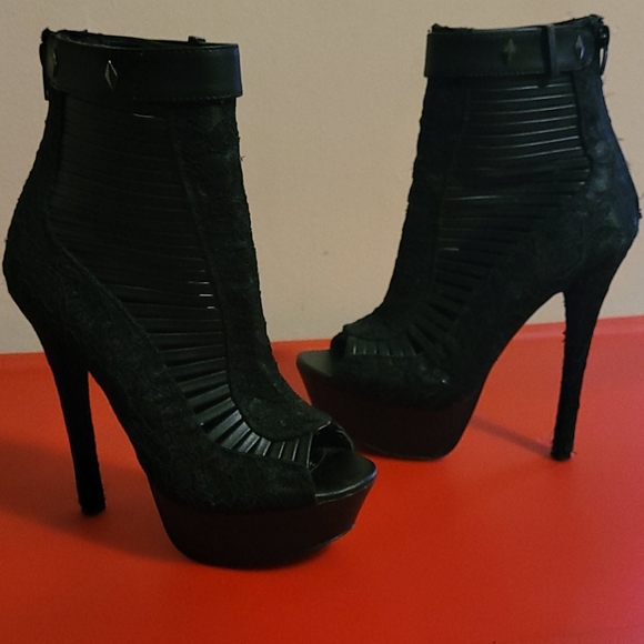 Heels - Picture 2 of 4